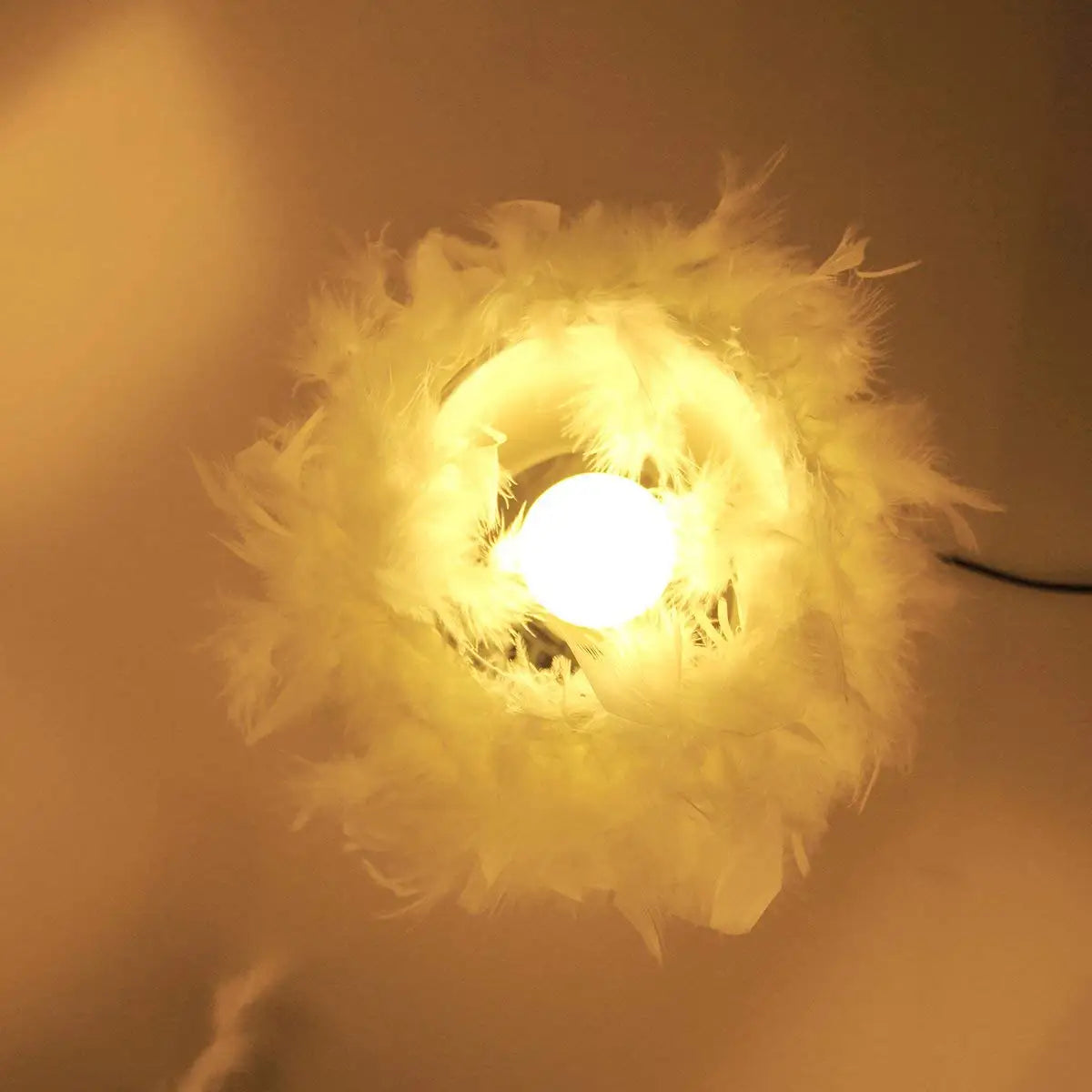 Pendant Feather Lamp Romantic Dreamlike Feather Table Light Bedroom Living Room Parlor Table Lamp E26/E27 EU/US PLUG